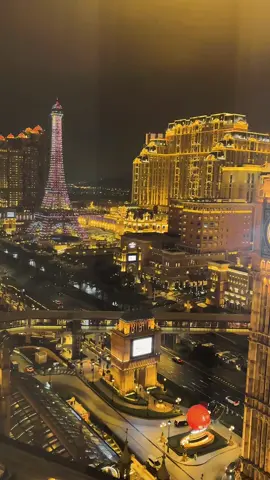 I fell deeply in love with this song. Come listen to the music and feel the bright lights and nightlife of Macau. This should be the best place for night view in Macau. I took this video in the hotel living room. #hotellover #macao 