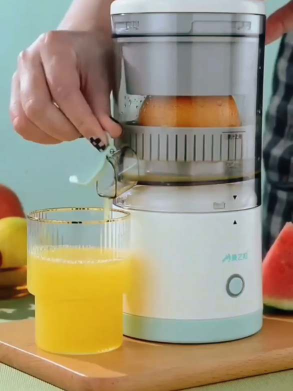 Dê uma olhada em Espremedor Elétrico Laranja Limão Frutas 400ML P/ Fazer Sucos USB Recarregável Inox por R$62,99. Compre na Shopee agora!  ✨ todos os produtos lá no Instagram Link na Bio ✨