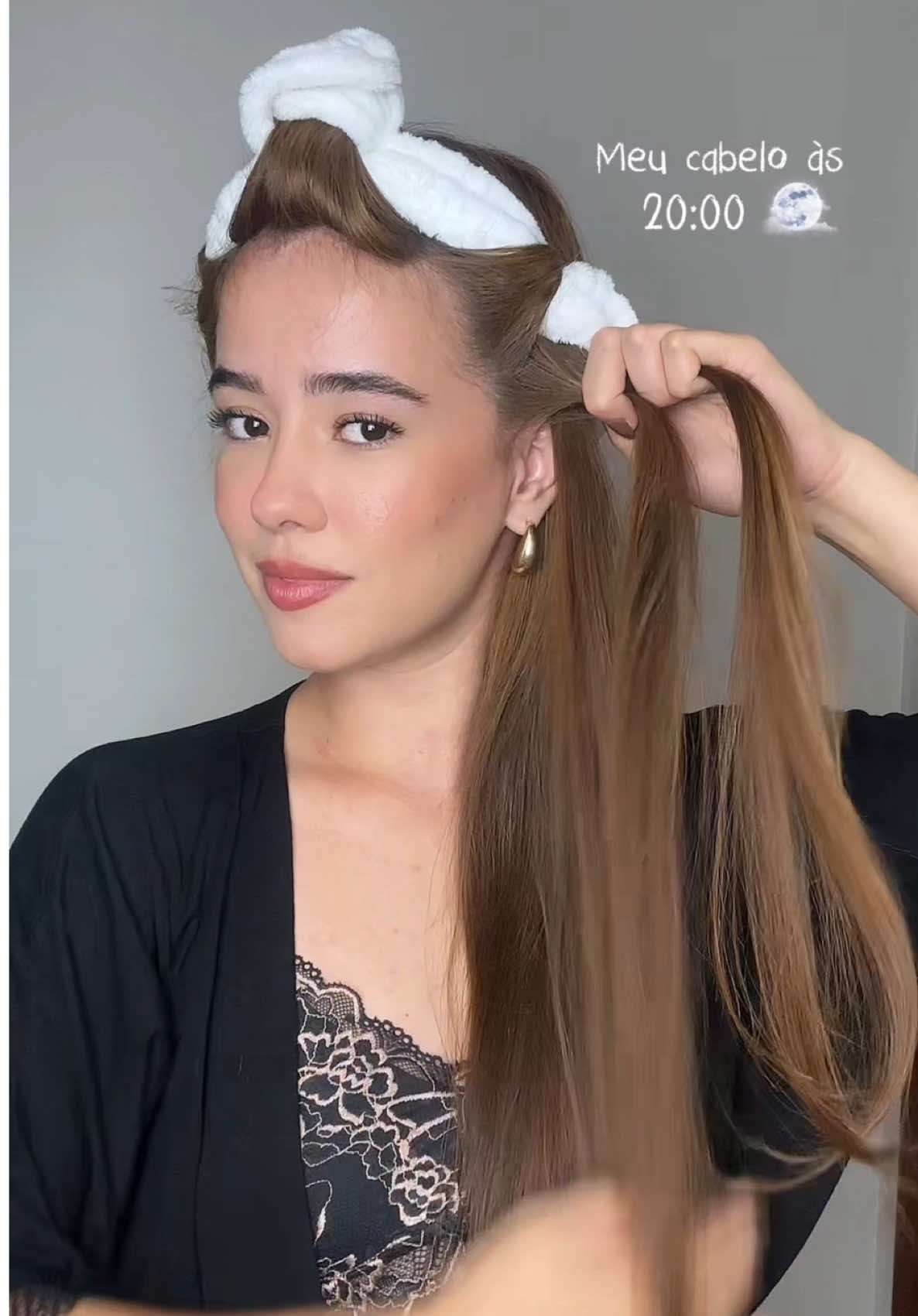 Já testaram essa dica de cachos com faixa de Skincare? 🛁🫧  . . #cachossemfontedecalor  #heatlesscurls #dicadecabelo #hairhack #hairtok #modeladordecachos #finalizacaodecachos