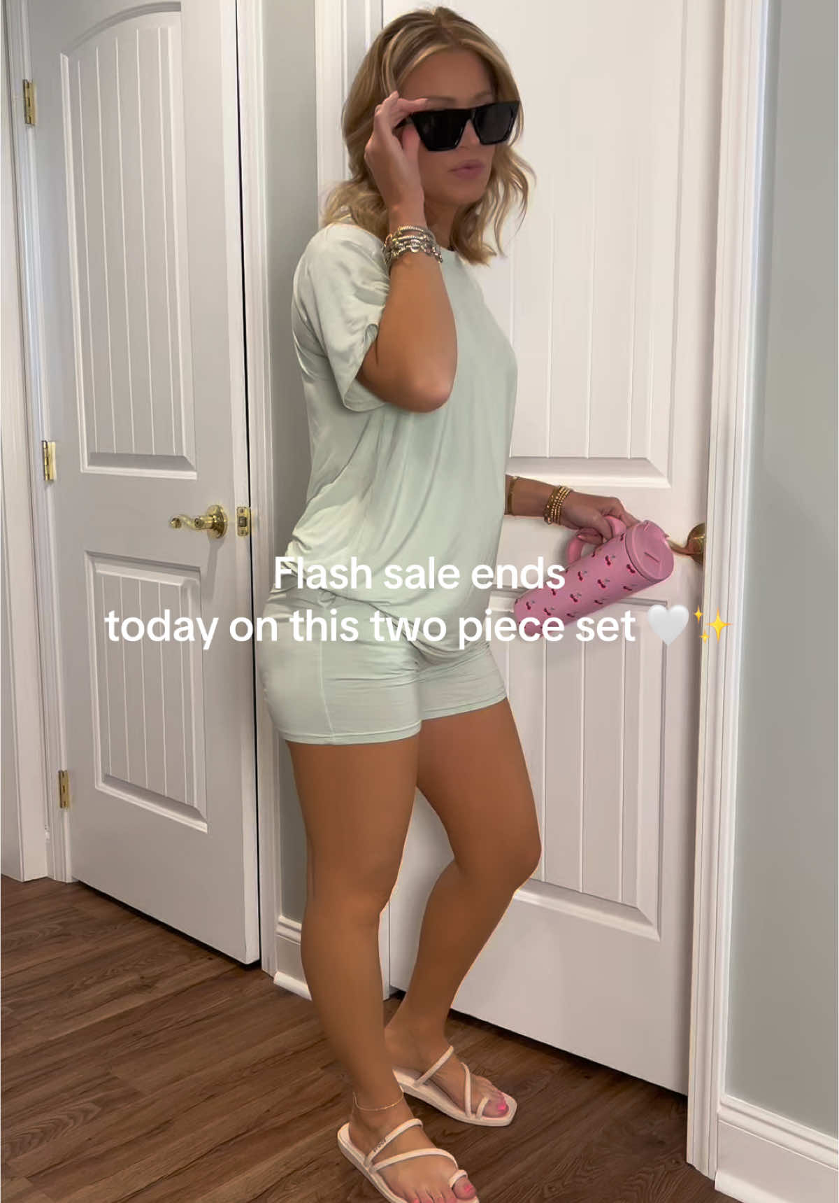 This Comfrt set is such a great deal, I need it in every color @Comfrt #comfrtloungewear #loungewear #loungewearset #loungeset #trendyloungewear #comfybutmakeitfashion #tiktokmademebuyit #fashionfinds #viraloutfit #trendystyle #effortlessstyle #cozyvibes #weekendwear #staycomfy #comfy #minimalistfashion 