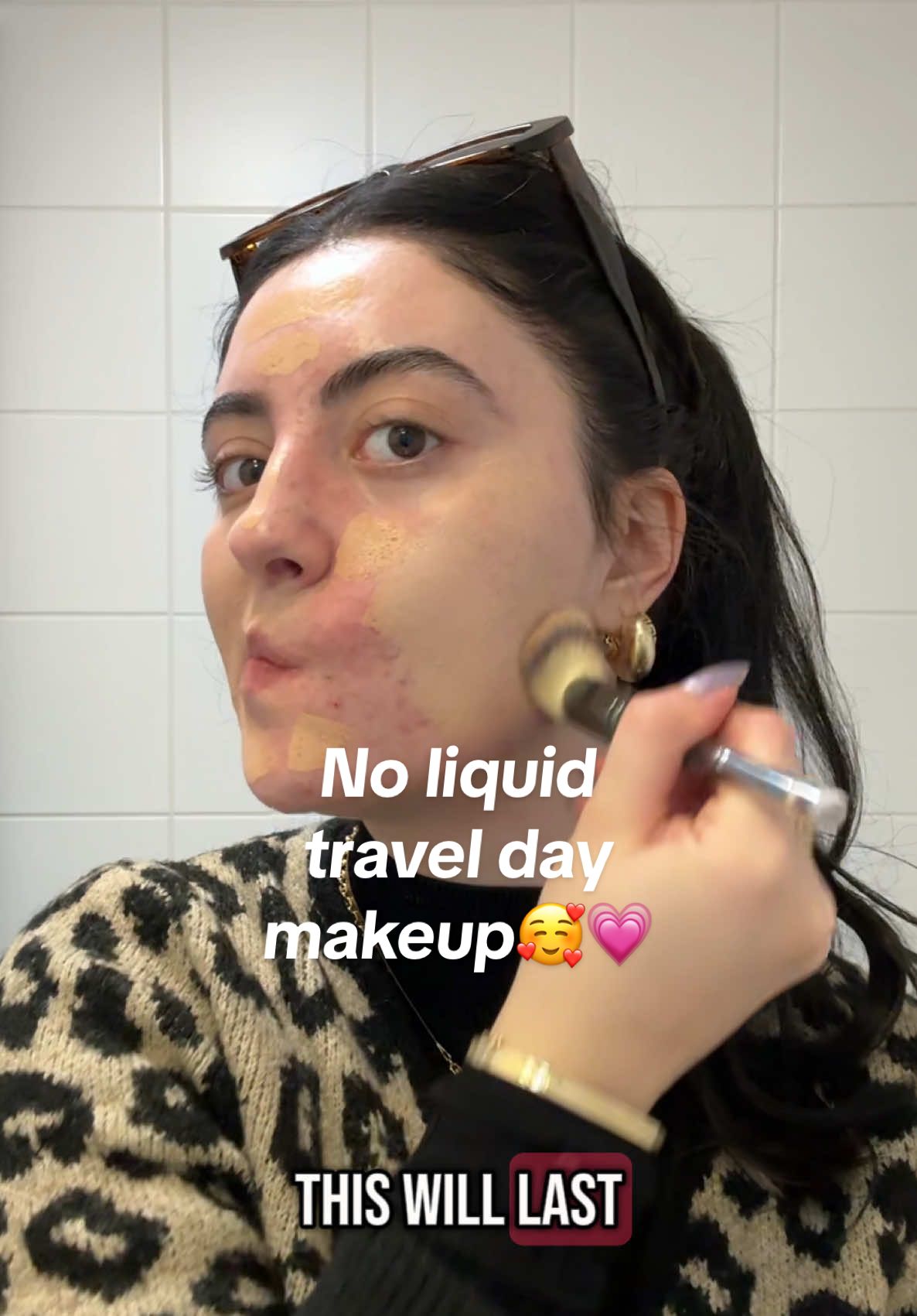 Quick and easy makeup for a day in London after the Sky Garden! Full travel vlog on my YouTube channel 🥰💌 #travelvlog #dayinthelife #london #livingabroad #makeup #acnemakeup #acnecoverage #travelmakeup #makeuptutorial 