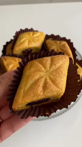 🍉Ingredients: -3 mesures de semoule moyenne  -1 mesure Smen+huile de tournesol  -1 mesure eau+eau de fleur d’oranger  -Sel  •Farce: -Pâte de dattes+beurre+grains de sésames+canelle+eau de fleur d’oranger  ⏳Cuisson:30min à 180 degrés  #makrout #gateauxaid #gateauxalgeriens #makroutfour #gateauxtraditionnels #recettedegrandmere #recettedecuisine #cuisinefacile #cuisinetiktok #tiktokcooks #cooking #recettefacile #recettesimple #miam #yummyfood #gourmande #pourtoi #foryou #foryoupagе #pourtoipage #frypgシ #explore #viral_video #explorepage✨ -#CapCut 