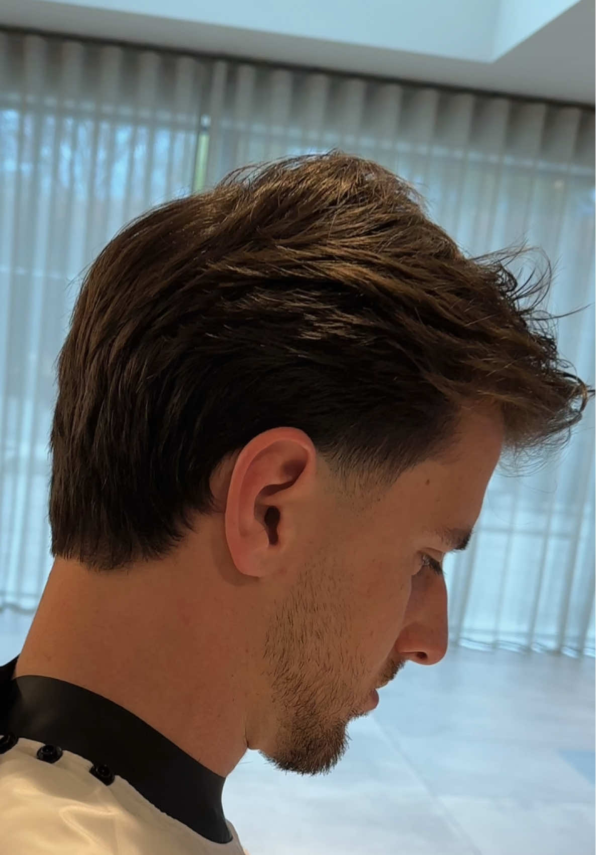 Mason has been growing his hair out so as it’s growing we have been tapering the sides and keeping the layers nice so it grows out in the shape he wants. It’s a pleasure to get his hair Ready for for his premier league return 🤝 so happy for this guy that he’s back fit! What a player and what a person too! #manchesterunited #masonmount #growinghairoittips #menhairstyles #lowtaperfade #burstfade #taper #taperfade @Mason Mount 