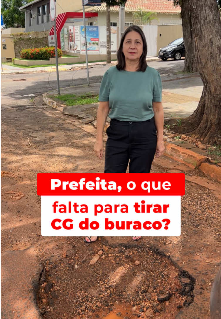 🚧 Prefeita, @adrianelopesms, o que falta para tirar Campo Grande do buraco?  Pagamos nossos impostos, o IPTU está em dia, mas a cidade segue abandonada em vários aspectos. As ruas esburacadas não são só um transtorno, mas um perigo real para motoristas, motociclistas, ciclistas e pedestres. São inúmeros relatos de acidentes, pneus furados, danos aos veículos e até quedas de motociclistas por conta da falta de manutenção nas vias. Enquanto isso, o dinheiro dos impostos sai do bolso da população, mas não volta em serviços essenciais, muito pelo contrário, os problemas só acumulam. Afinal, o que falta para tirar Campo Grande do buraco? A população merece respeito, respostas e, principalmente, soluções. 💬 Comente aqui: como está a situação no seu bairro?  #VereadoraLuiza #CampoGrandeAbandonada #CadêOAsfalto #BuracoPraTodoLado #PrefeituraDeCampoGrande #QueremosSolução