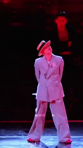 NOT LIKE US x 개소리 (BULLSHIT)‼️ They really aint like you G-DRAGON @FANPLUSONEDOTCOM 🔥 No one can do it like the king himself.💪🏻 #GDWORLDTOURÜbermensch #GDRAGON2025 #GDRAGON #GDRAGON2025WORLDTOURINKOREA #fancam #Gdragonfocus ##FAM##GDRAGONWORLDTOUR##GD##KWONJIYONG##BIGBANG##DAESUNG##TAEYANG##TOP##VIP##2ndgen##2ndgenkpop##KPOP##kpoptrend##trend##viral##relateable##foryou##fyp