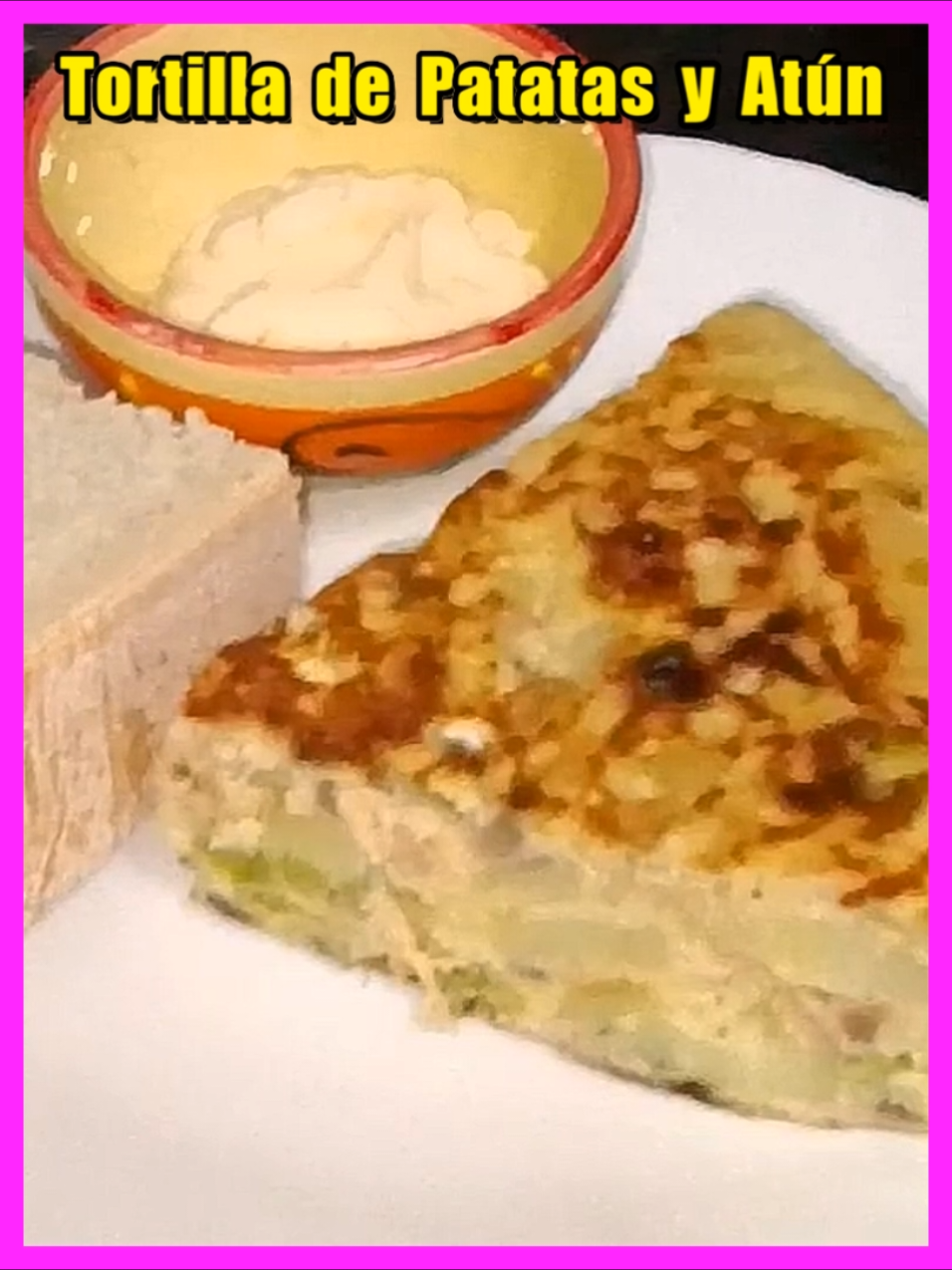 ✅ Tortilla de Patatas con Atún 😋❤️  INGREDIENTES:  - Patatas 500 gr  - 4 Huevos Talla Grande  - Cebolla Morada 200 gr  - Pimiento Verde 100 gr  - Atún en Aceite Escurrido (en Conserva) 100 gr  - Aceite de Girasol 300 ml  - Aceite de Oliva 40 ml  - Sal Marina  - Pimienta Molida #tortillaespañola #recetasdetortilla #tortilladepatatasconcebolla #tortilladepatatasconpimientos 