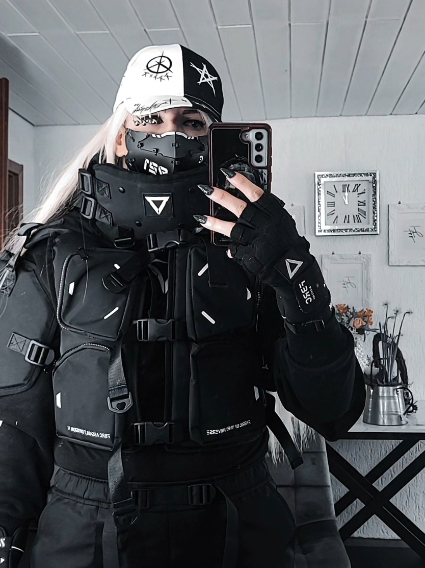 #techweargirl #techwearaesthetic #techwearmodel #foryoupageofficial #foryoupage #allblack #futuristic #mask #maskedwomen #tactical #techwearfit #techwearstyle #alternative #techwearclothing 