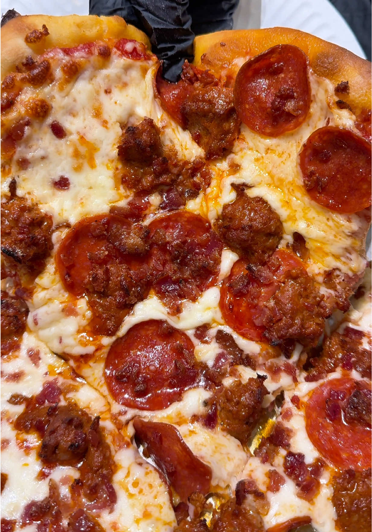 What do you think?😋😍 #pizza #Foodie  #pizzalove #gourmetpizza #torontofood #torontoeats #foodtoronto    #cheesepull #foodporn   #foodoftiktok #pizzatiktok #torontotiktok