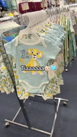 Dónde está mi tiaaaa👶🏻🩵 #fyp #viral #madres #parati #enparati #bebearcoiris🌈 #dondeestamitia #genderreveal #fyppp #boymom #ropadebebe #slowmotion 