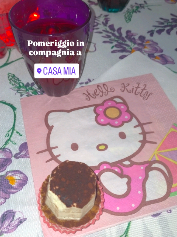 Ma il sabato sera a casa di Silvia e Peppe che musica c'èeeee.... #sabato #sabatosera #seratapinsa #pasticcini #acasamia #lemiglioriserate  #sabatoseraacasamia 