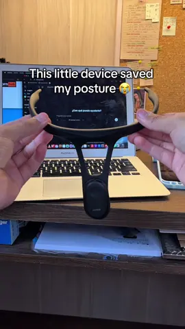 This little device saved my posture 😭 #posturefix  . . .  This device vibrates every time you slouch 🔹🙌