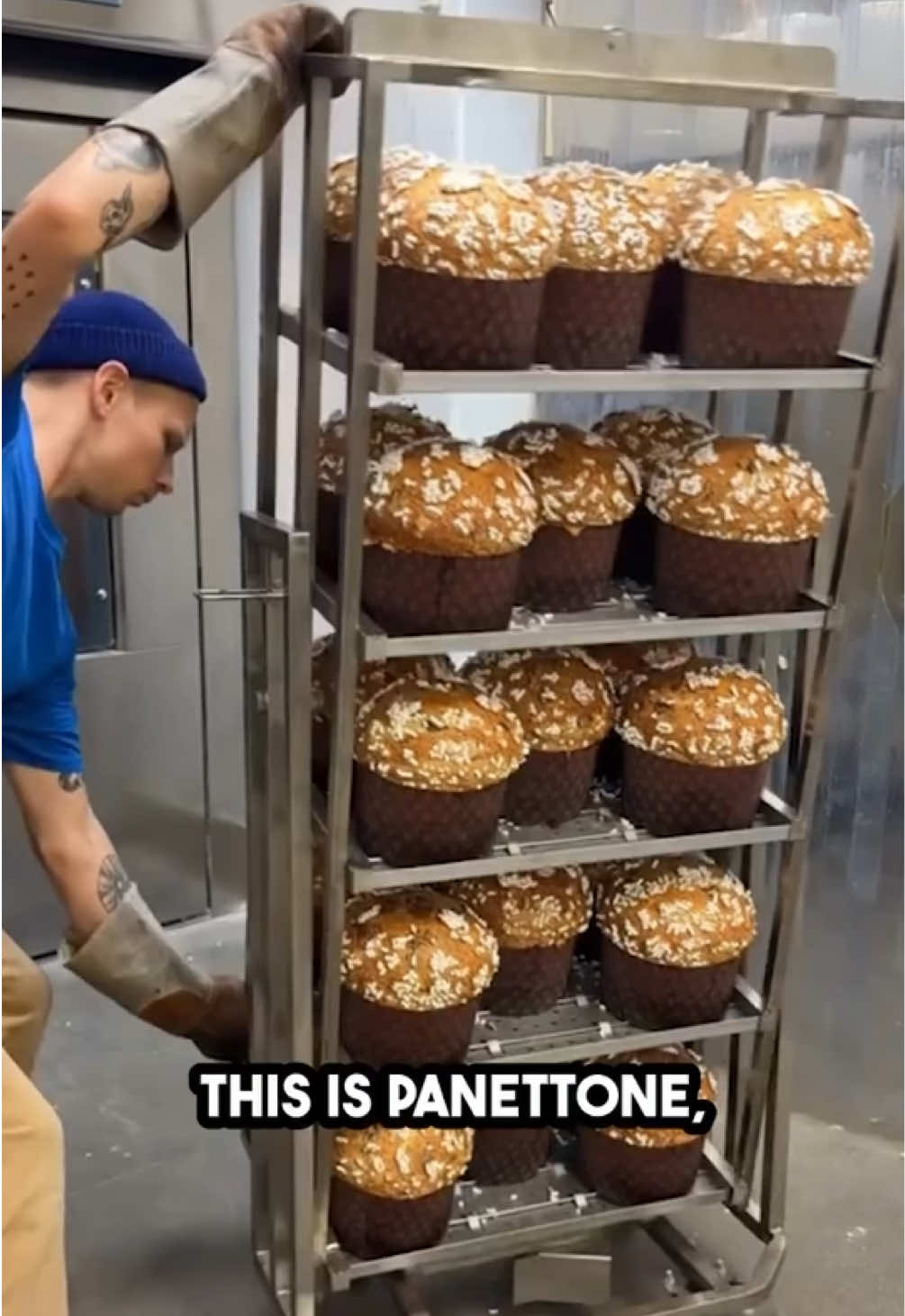 Why is Panettone flipped after baking? 🍞👨‍🍳  #fyp #foryou #baking #cakes #foodporn #italianfood #panettone 