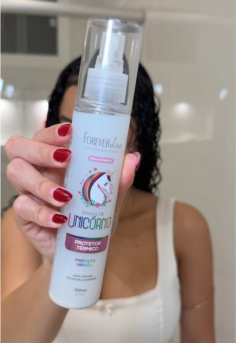 Magia de unicórnio em cacheadas? Sim! Esse produto é incrível para todos os tipos de cabelo e garante a proteção térmica que os seus fios precisam. ✨ #finalizacaodecachos #cachos #foreverliss 