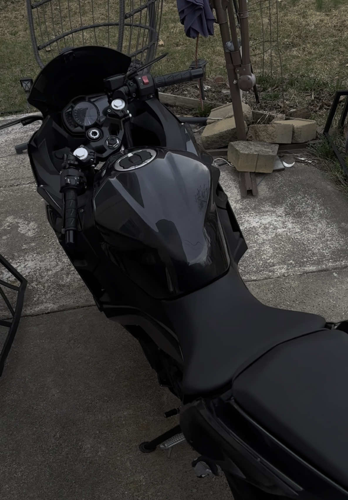 think i need someone older #bikergirl #motorcycle #fyp #viral #biketok #ninja400 #kawasaki #biker 