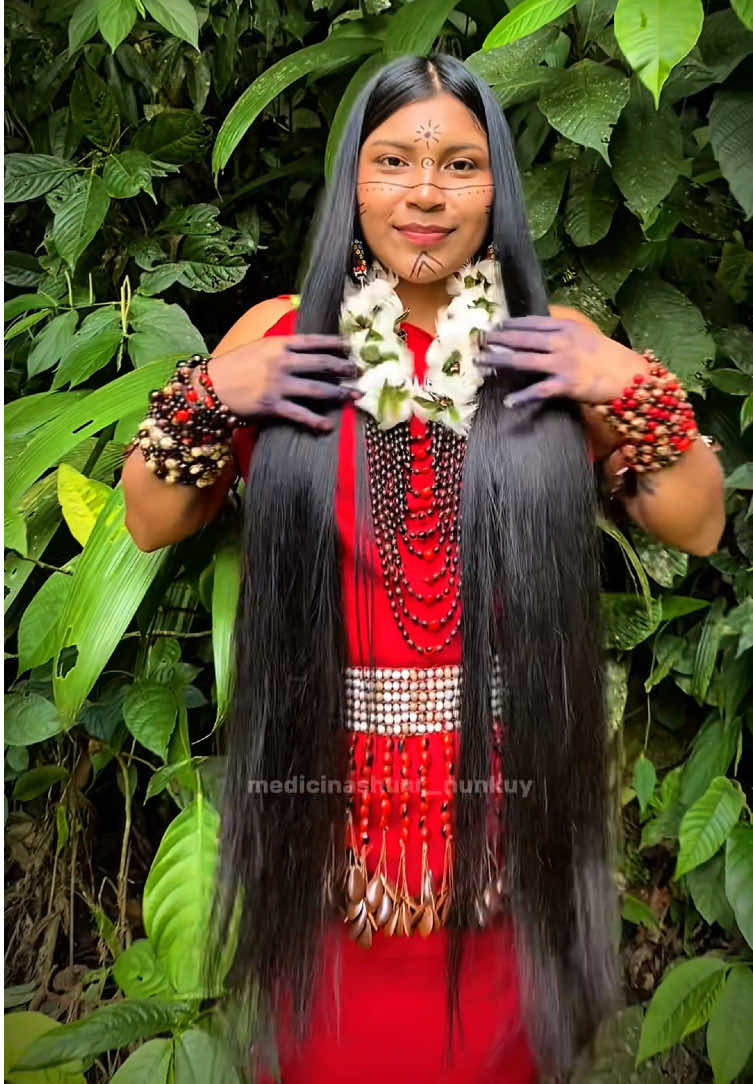 Respuesta a @madamcoil Cuidamos nuestro cabello con nuestra línea de productos 100% naturales “NUNKUY”.  Atrevete a conocer la magia de mi cultura a travel de ellos.💚  #nunkui #cosmeticanatural #shuar #mujeresindigenas #indigenous #IndigenousTikTok #indigenas #lentejas #paratii #fyp 