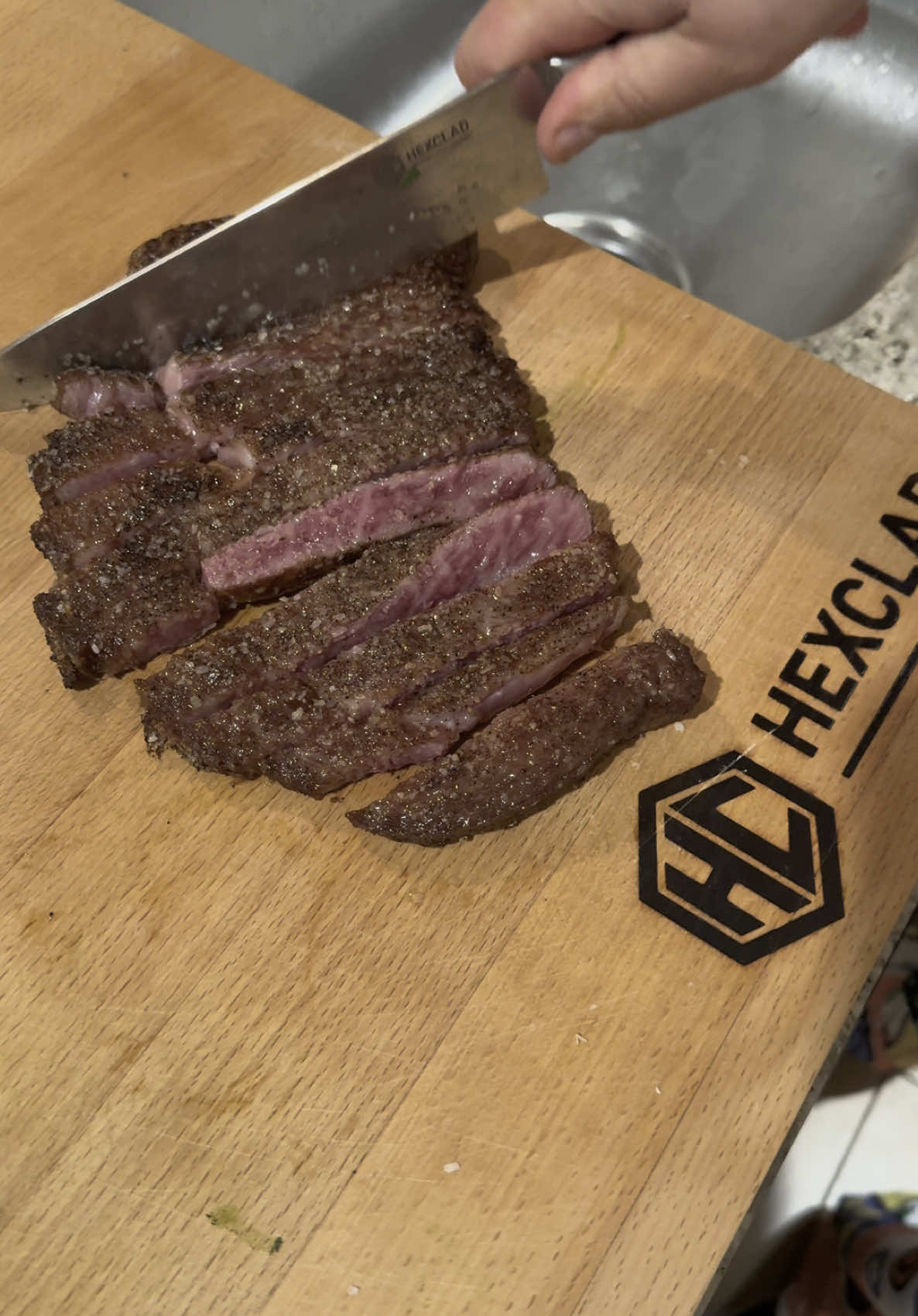 Today we’re cooking A5 Wagyu in my brand new @HexClad sauté pan. These pants are durable and nonstick. Using hybrid technology, these pans make the perfect steak. I mean, look at that sear! Use my discount code for 10% off your next purchase. The link is in my bio. Who doesn’t love a deliciously sexy steak? #chefkyletimpson #philly #deliciousphilly #hexclad #wagyu  #sexyfood #chef #hellskitchenfox 