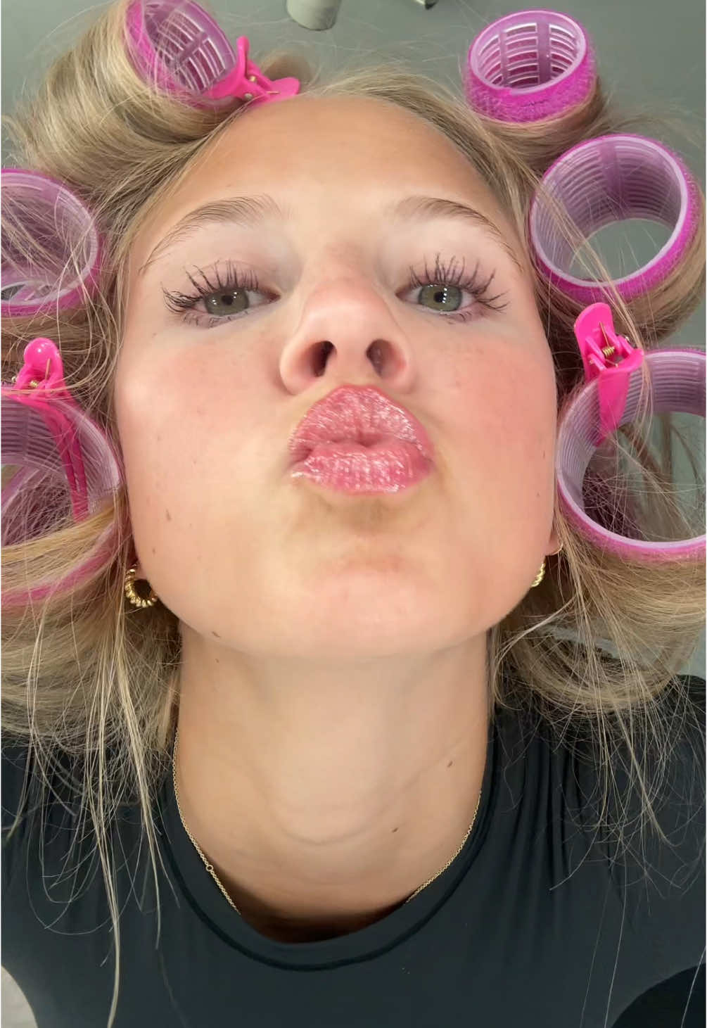 g r w m 💗 #fyp #makeup #hair #rollers #blowout #blonde #grwm #dinner #skims #pink #girltok #pretty #getready #fypシ #viral #blowup 