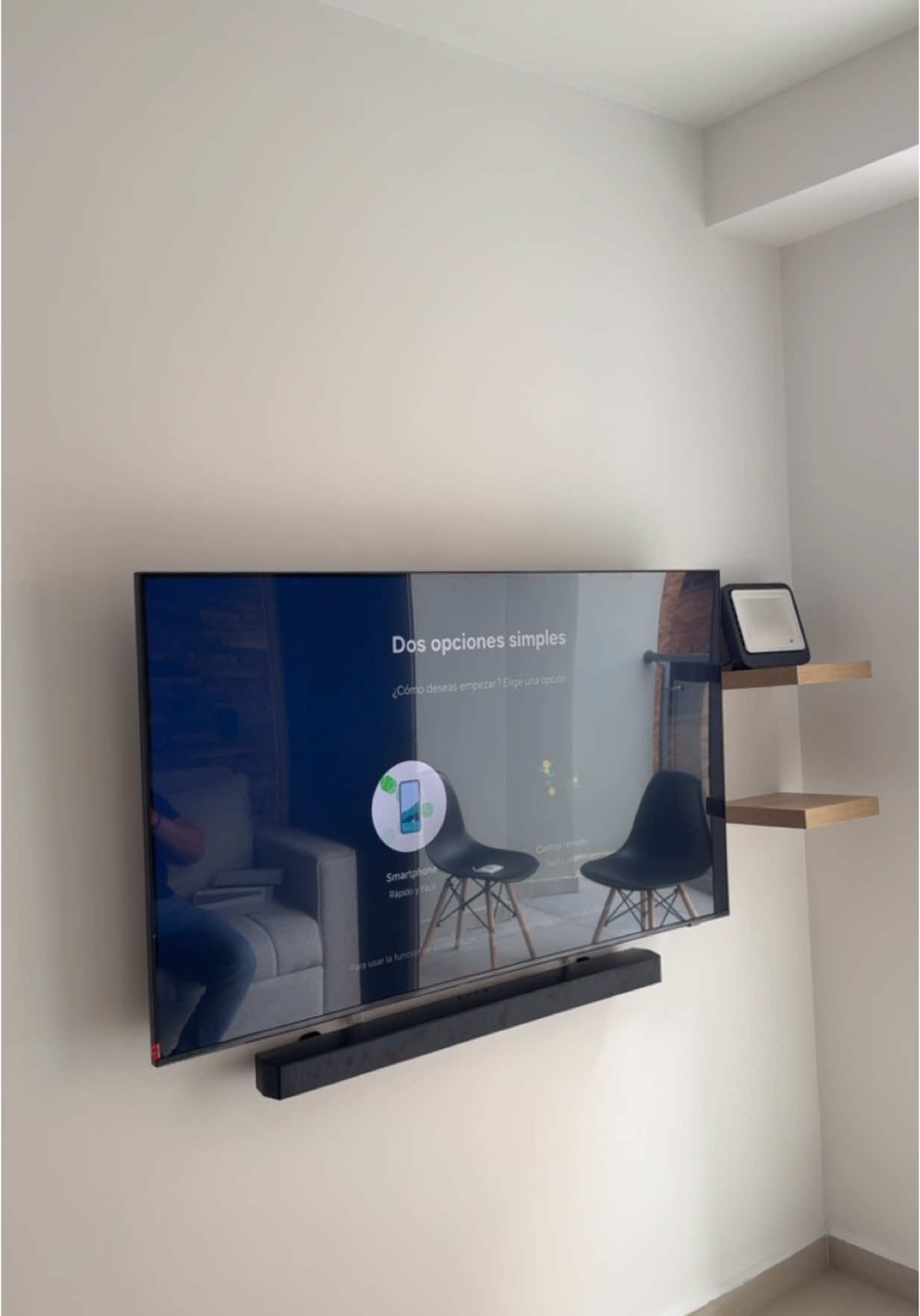 “¡Dile adiós a los cables y a los muebles voluminosos! 🛠️ Transforma tu sala 📺✨ #InstalaciónTV #SoporteTV #Hogar #DIY #TipsDeTecnología”