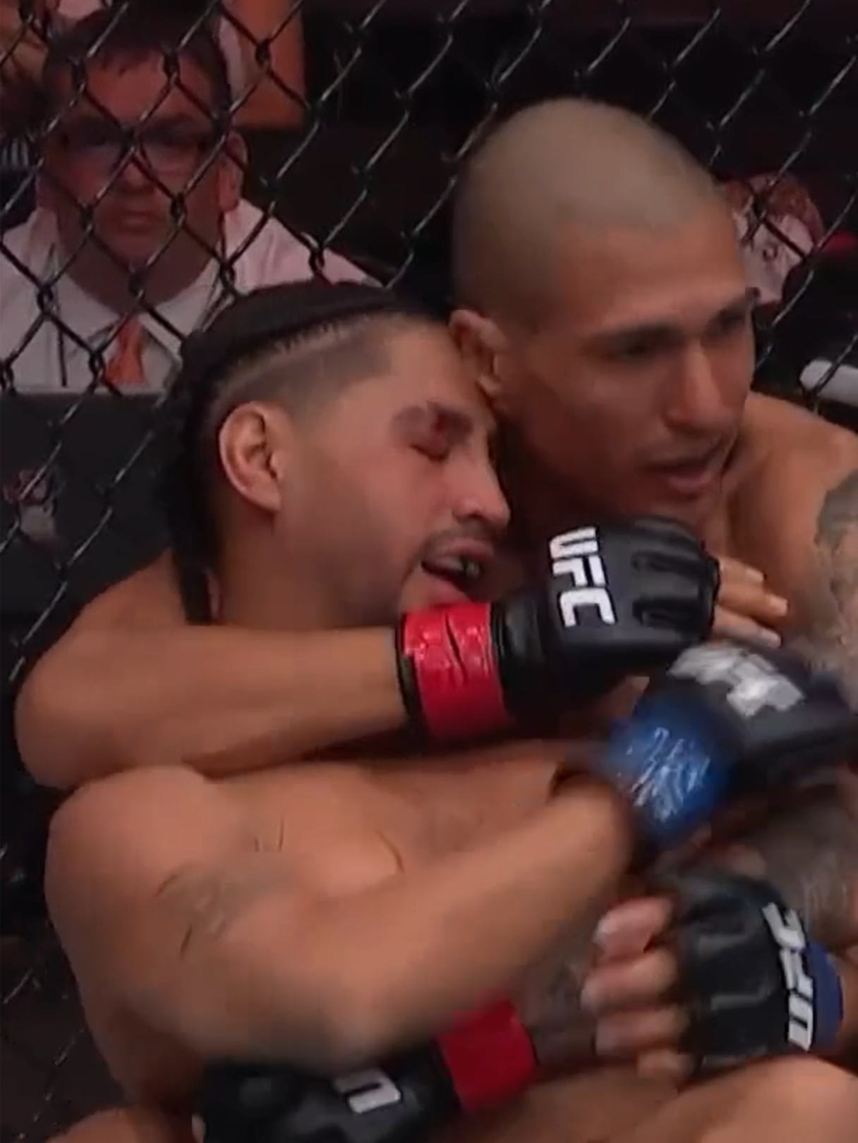 Edgar Chairez taking home the submission win on home turf 💪 #UFC #mma #edgarchairez