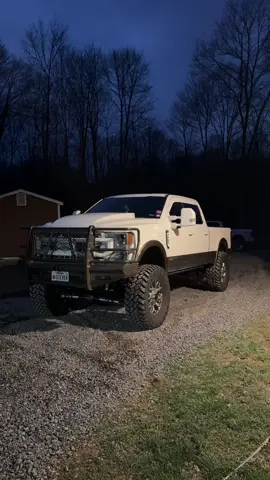 u gd? #f250 #kingranch #trailgrapplers #40s #cowlhood #ranchhand #issa_67 #dtx_stevek 