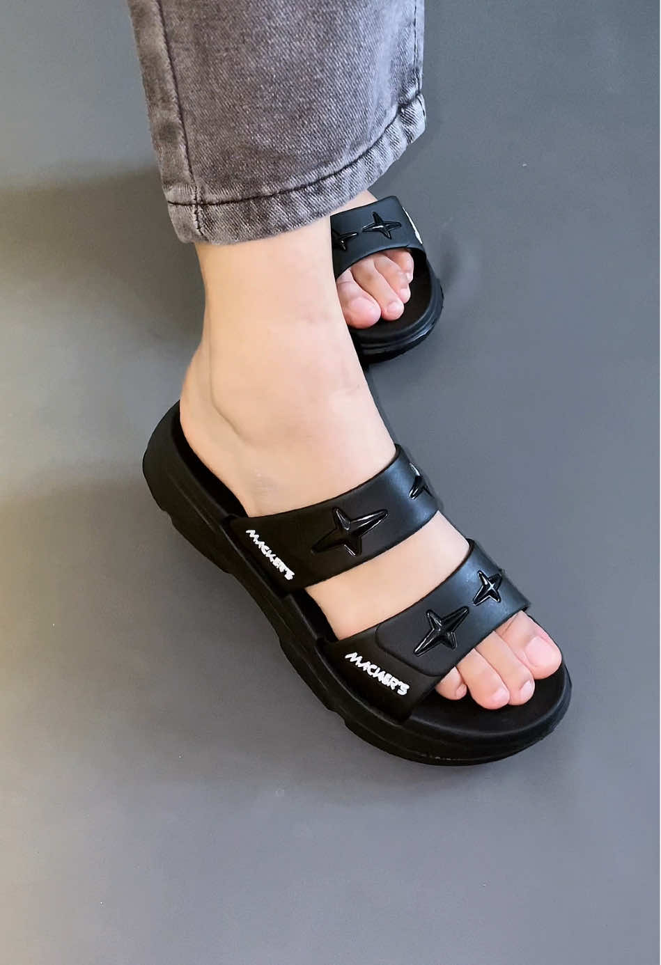 Nemu sandal murah tapi kualitasnya bagus bgt, mana ringan nyaman empuk 🥰💕 cobain deh beli satu warna pasti pengen beli warna lain #sandalwanita #sandalmurah #rekomendasi 
