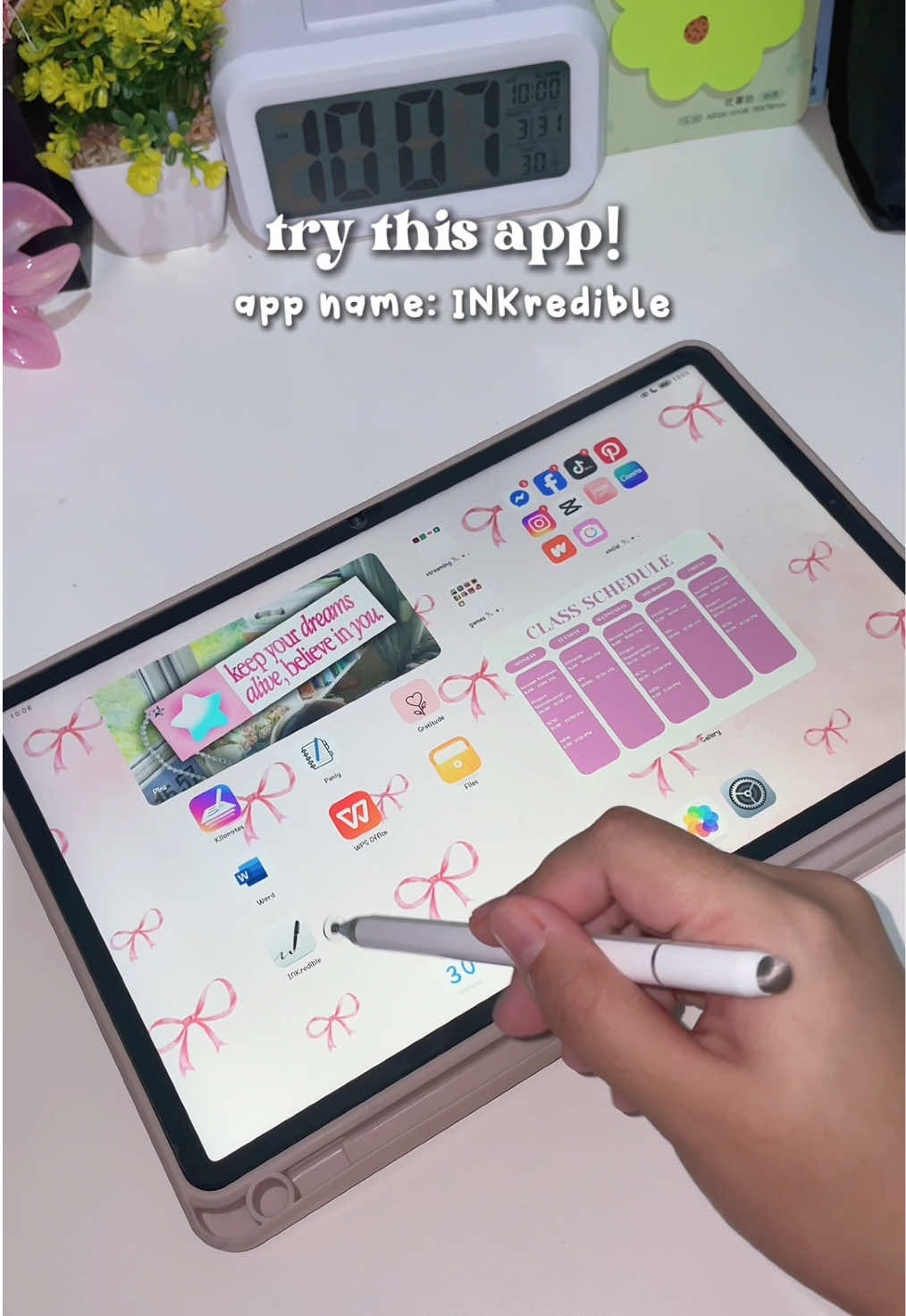 no palm rejection for honor pad x9? i got u babe. U can now take notes without lifting ur palm/hand! 😍😍 Btw, link for my pen is in the yellow basket. So smooth especially the silicone tip 🥹🫶🏻  #palmrejection #palmrejectionpen #universalstyluspen #honorpadx9 #honorpadx8a #honorpad9 