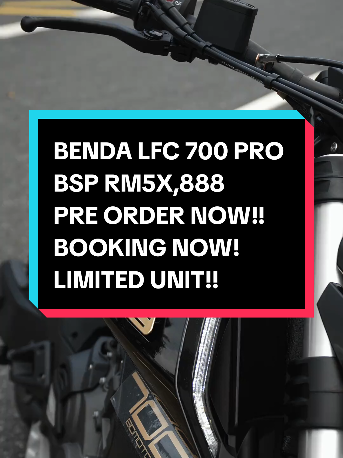 OPEN FOR BOOKING!! OPEN FOR BOOKING!! OPEN FOR BOOKING!! BSP: RM5X,888 The Benda LFC 700 Pro is a high-performance cruiser motorcycle featuring a 680cc inline-four engine, Brembo brakes with dual-channel ABS, and KYB suspension, with a focus on both power and style.  Here's a more detailed breakdown of the Benda LFC 700 Pro specifications: Engine & Performance: Engine Type: 680cc inline-four, liquid-cooled. Power Output: 93.8 hp @ 11,000 rpm. Torque: 63 Nm @ 8,500 rpm. Top Speed: 195 km/h. Transmission: 6-speed. Drive Type: Chain drive.  Chassis & Suspension: Frame: Integrated aluminum alloy frame. Rear Fork: Aluminum alloy. Front Suspension: KYB upside-down fork. Rear Suspension: KYB full adjustable monoshock. Wheelbase: 1720mm Dual-Chamber Air Suspension  Brakes & Wheels: Brakes: Brembo disc brakes with dual-channel ABS. Front Brake Diameter: 320mm. Rear Brake Diameter: 260mm. Front Tire: 130/70-19. Rear Tire: 310/35-18.  Other Features: Fuel Capacity: 17 liters. Fuel Supply: Electronic injection. B-ConnecteD Smart Vehicle Networking System Digital Instrument Console LED Headlight and Tail Light Bluetooth Connectivity  𝗧𝗛𝗔𝗡𝗞 𝗬𝗢𝗨 𝗕𝗢𝗦 𝗬𝗔𝗡𝗚 𝗣𝗔𝗗𝗨 😍😍 BENELLI BEST SHOP - Alor Setar 📲 Abir www.wasap.my/601169403924 📲 Ayu www.wasap.my/60124791772 📲 Misha www.wasap.my/601172878901 📲 Haikal www.wasap.my/60103982548 𝐁𝐄𝐍𝐄𝐋𝐋𝐈 𝐌𝐎𝐓𝐎𝐑𝐂𝐘𝐂𝐋𝐄 𝐀𝐋𝐎𝐑 𝐒𝐄𝐓𝐀𝐑 (𝐎𝐅𝐅𝐈𝐂𝐈𝐀𝐋 𝐂𝐎𝐍𝐂𝐄𝐏𝐓 𝐒𝐓𝐎𝐑𝐄)  𝐀𝐃𝐃𝐑𝐄𝐒𝐒: 𝐍𝐎 𝟐𝟑, 𝐏𝐔𝐒𝐀𝐓 𝐏𝐄𝐑𝐍𝐈𝐀𝐆𝐀𝐀𝐍 𝐖𝐀𝐍𝐓𝐀𝐒, 𝐒𝐔𝐋𝐓𝐀𝐍 𝐀𝐁𝐃𝐔𝐋 𝐇𝐀𝐋𝐈𝐌 𝐇𝐖𝐘, 𝟎𝟓𝟒𝟎𝟎 𝐀𝐋𝐎𝐑 𝐒𝐄𝐓𝐀𝐑, 𝐊𝐄𝐃𝐀𝐇 