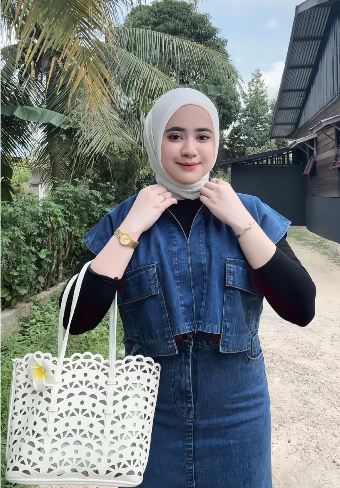 rekom sekali nih oneset jeans bikin keliatan makin kurus hihii🫢🩵 #oneset #onesetkekinian #onesetjumbo #onesetoutfit #onesetjeans #vest #ootdfashion #ootdhijabstyle 