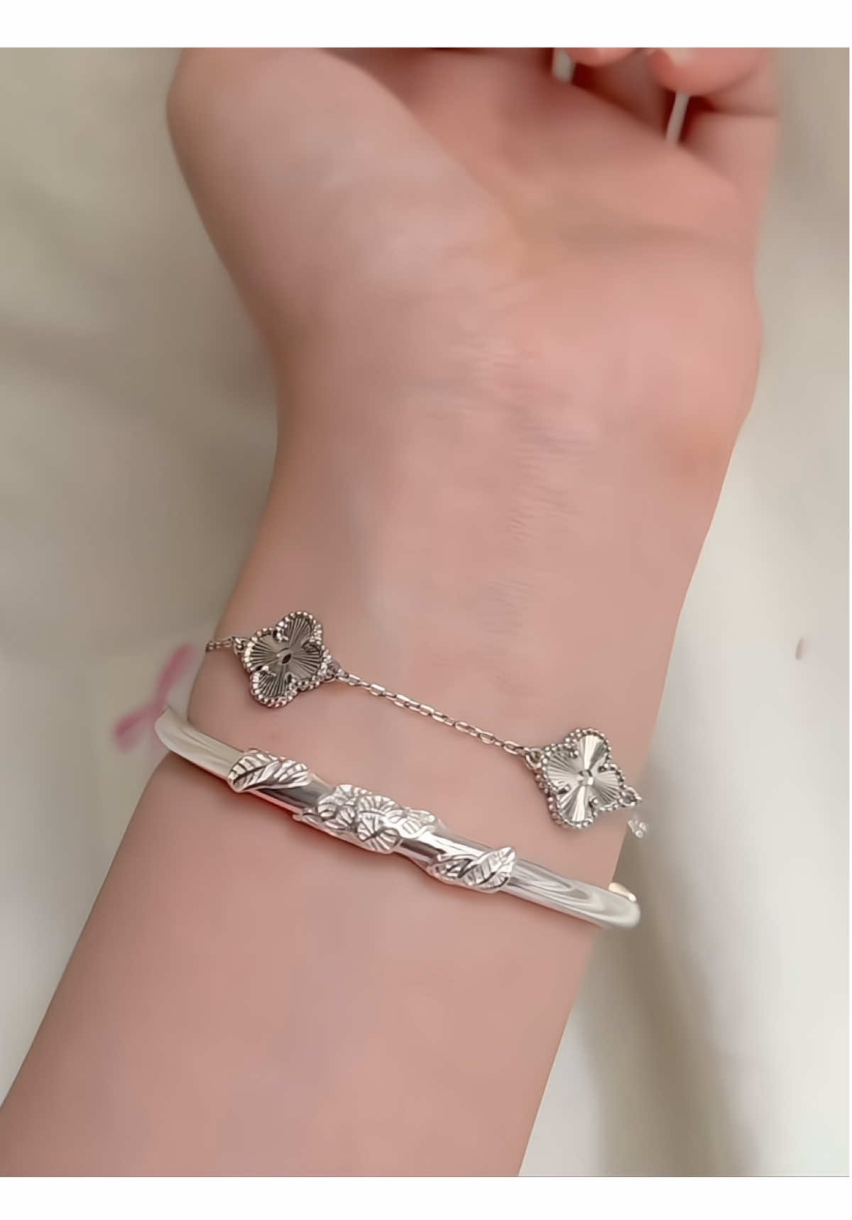 Hai cực phẩm đi với nhau sẽ như thế nào 🥰🥰 bạc đặc lòng 99.9 #vòngbạc #bạcnguyênchất #viraltiktok 