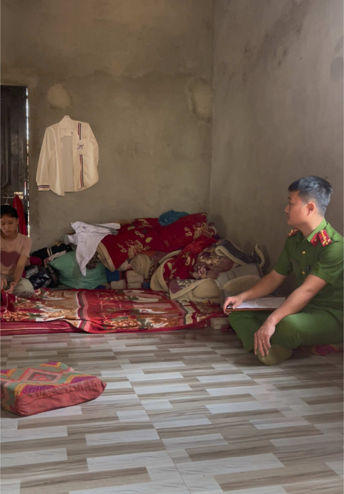 Cháu đã từ bỏ giấc mơ của bản thân vì hoàn cảnh. Nhưng với sự chung tay của cộng đồng mong cháu sẽ sớm biết ước mơ thành sự thật