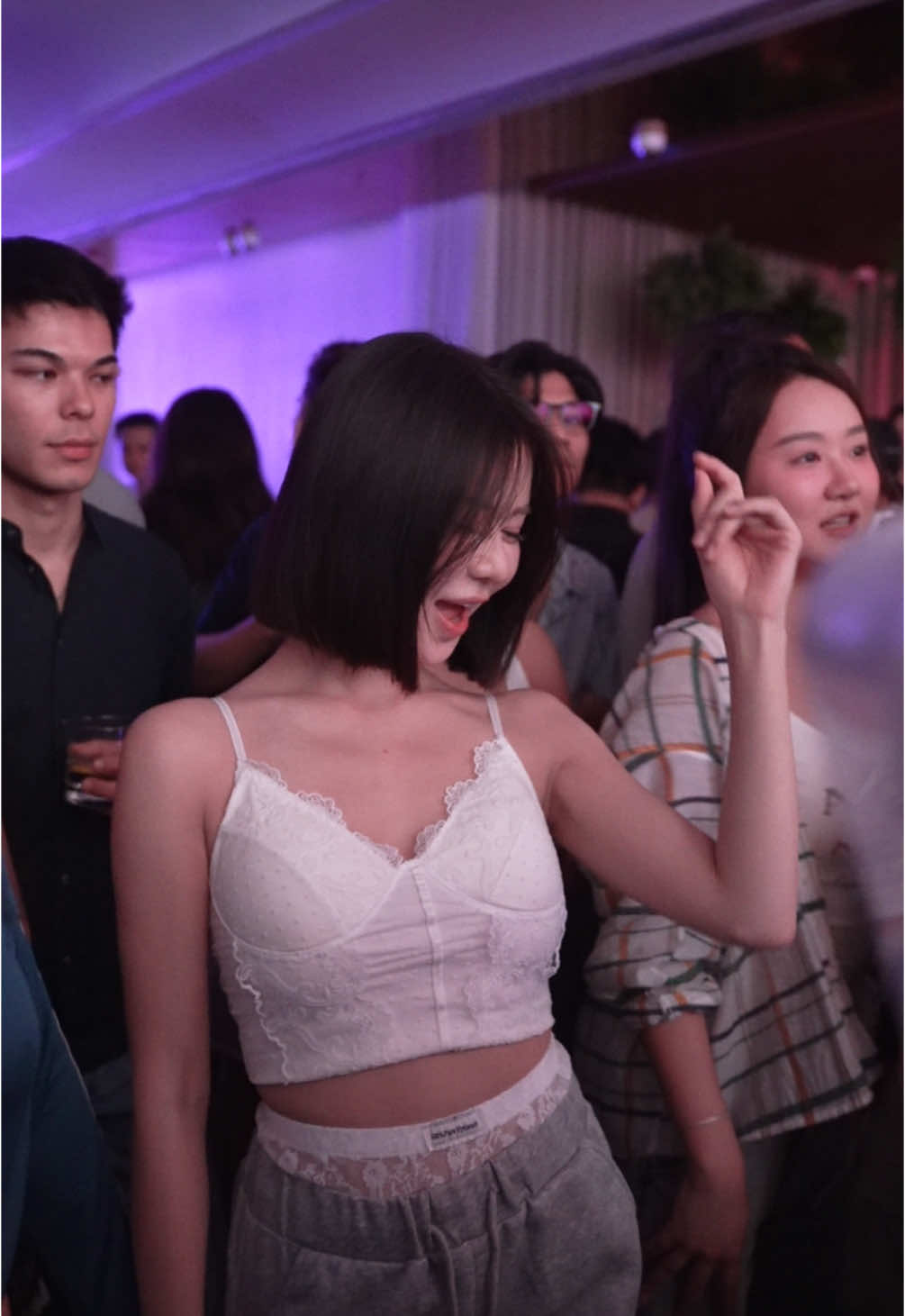 Pretty girls don’t do trauma.😌💜 📍Tictactoe, EMSPHERE #TictactoeBangkok #TTTBangkok #TTTBKK #clubbkk #thonglor #clubthonglor #barbkk #ผับบาร์ #ทองหล่อ#bkknightlife