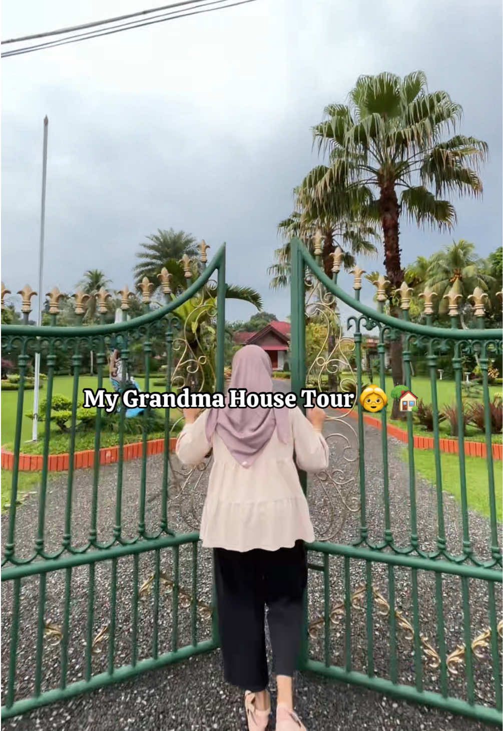 Joining the trend.. temen temenku pada request 😭 Musiknya nda cukup, kalo rame lanjut part 2 🤧🤧 #fyp #JelajahRamadan #masukberanda #grandma #grandmahouse #lebaran #lebaran2025 