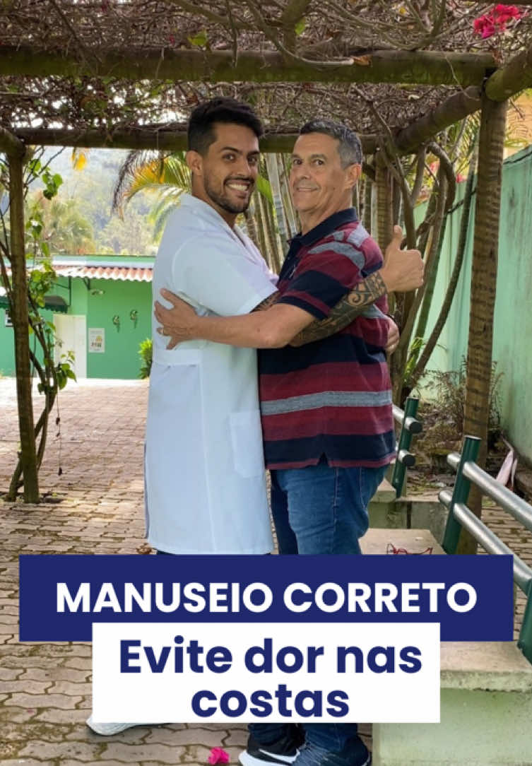 😩Dor nas costas ao manusear a pessoa idosa? 🚨Fique atento(a) com sua postura e fortaleça sua musculatura. 📚Se quiser aprender mais sobre CUIDADO HUMANIZADO acesse o link da Bio. #idoso #alzheimer #cuidador 