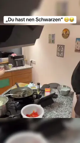 Gut gerettet @ROSEMONDY 🌹 😂😂 // #rohat #rosemondy #twitch #clips #funny #kochen 