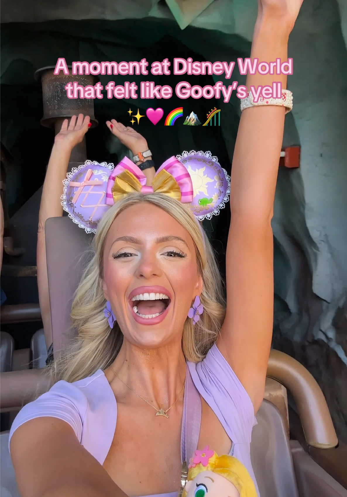 The cutest trend @Disney Parks 🤭 this ride at Disney World!!🌈🐭🎢 #disneyparks #disneyworld #disneytiktok #disneytok #fyp 