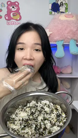 Cơm cuộn rong biển