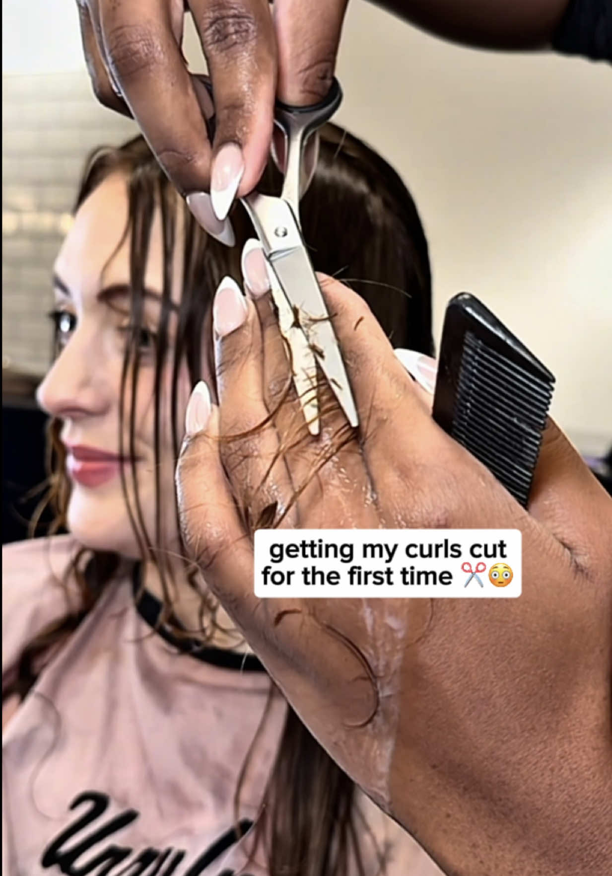 Safe to say I’ll never go back to cutting it myself 😌🩷 Thank you @curlsbygabrielle and @unrulycurls for reviving my curls 🫶🏼 (this was a gifted haircut) ‼️ THE CUT: Gabrielle did a deva cut with focus on evening out the length and making the layers less choppy The products used: 🏆 1: @Flora & Curl Cream Shampoo 🏆 2: Flora & Curl’s Cream Conditioner 🏆 3: Flora & Curl’s Volumizing Foam (one of my all time holy grail products!) 🏆 4: @Innersense Organic Beauty I Create Waves Pink Himalayan Salt Spray 🧂 The brushes used: 🏆 1: @Tangle Teezer The Ultimate Detangler for Curly Hair 🏆 2: @BounceCurl Define Edgelift Styling Brush (adore this brush) 💗 I’m obsessed with how the curls came out! Gabrielle kept the length but gave me more volume. Literally perfect! 🥰 #curlyhair #curlyhairtips #3acurls #curlygirl #curlyhairroutine #curls #curly #curlscurlscurls #curlyhaircare #washday #curldefinition 