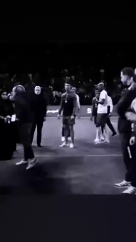 سجل دخول وسع مسار انت ويه!#cristianoronaldo 