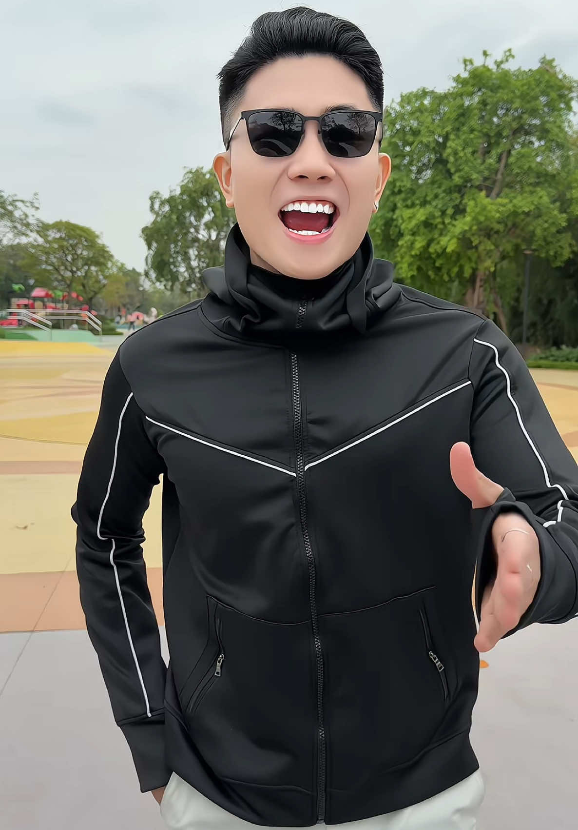 Áo khoác chống nắng nam nữ có 