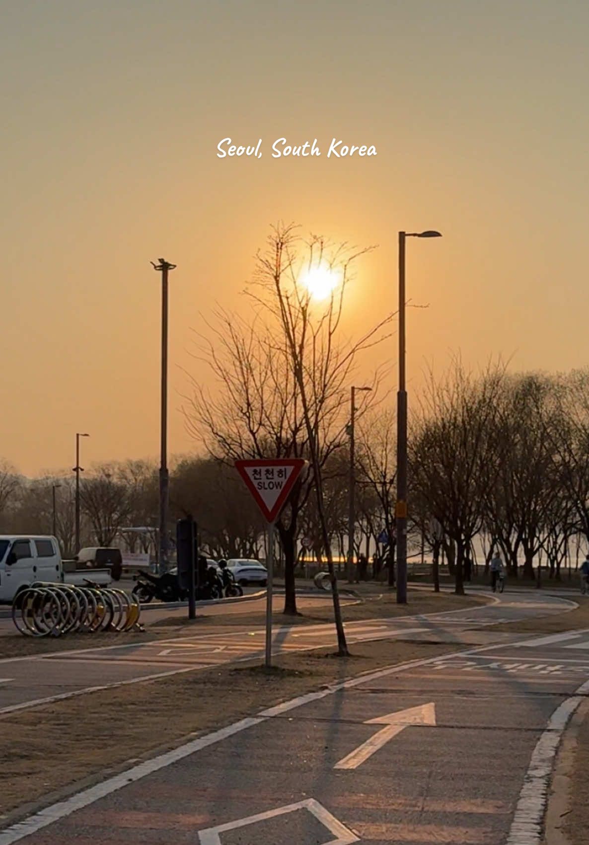 I think this is the highlight of my recent trip in South Korea. Riding a bike while enjoying the most spectacular sunset view along Han River.🥹🫶 #southkorea #seoul #hangangriver #travel