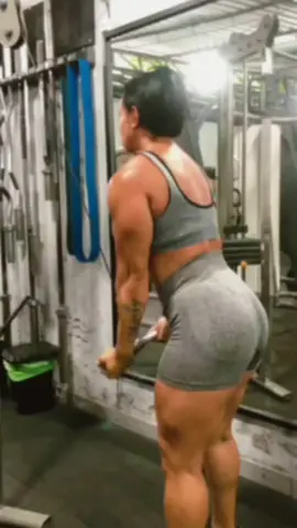 QUANDO EU TREINO , MINHA MENTE PERCEBE, O MEU CORAÇÃO SENTE E O MEU CORPO EXPRIME.  NÃO SOMENTE O QUE A ALMA QUER EXTERNAR, MAS O QUE O ESPÍRITO QUER EXPRESSAR.  O TREINO É A EXPRESSÃO QUE INTEGRA, É UM MOVIMENTO DE ENTREGA.🥰