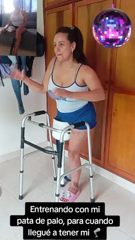 Si se pone feliz con su pata de palo, imagínate con su prótesis. #protesistransfemoral #amputeetiktok #lavidaesbella @Jana @Jana 