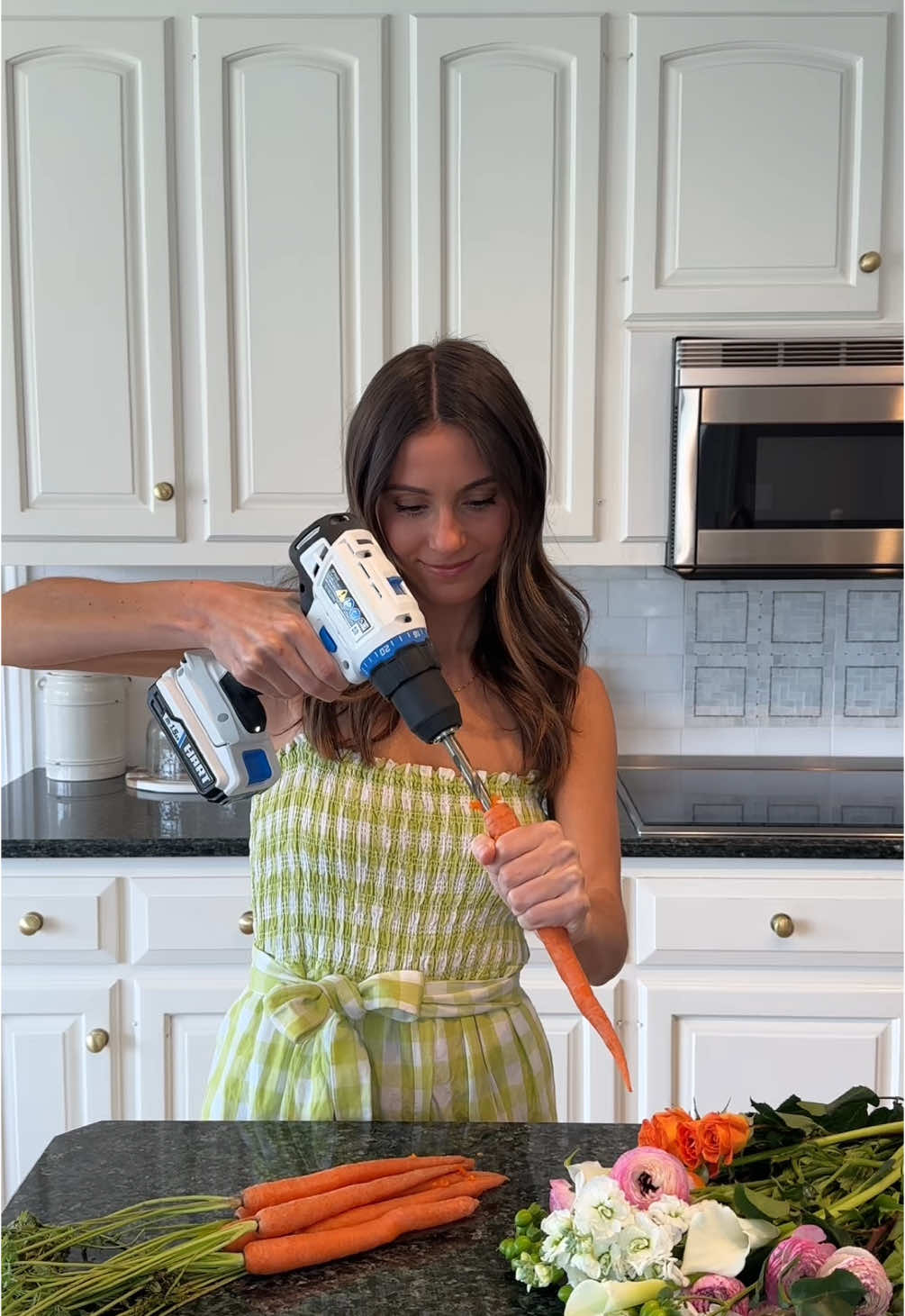 DIY floral arrangement under $30😊🥕 #diyflowers #springflorals #centerpiece 