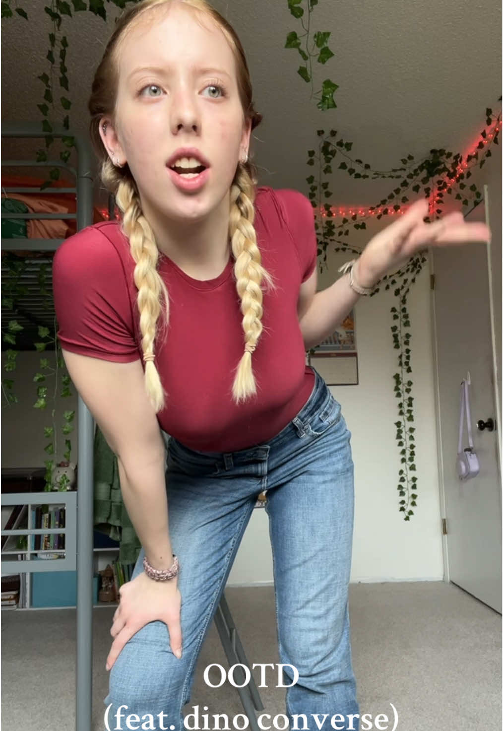 ootd with Dino converse #OOTD#outfitoftheday#outfitinspo#fashion#shoes#foryouu#trendingvideo#viralvideo#tiktokfamous 