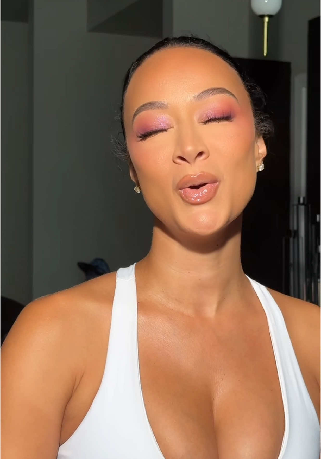 I’m just a girl.  Me and @boomkackmua just doing us.  #makeup #glam #settingpowder #settingspray #makeuptutorial #makeupartist #lipgloss #caudalie #makeupforever #laneige 