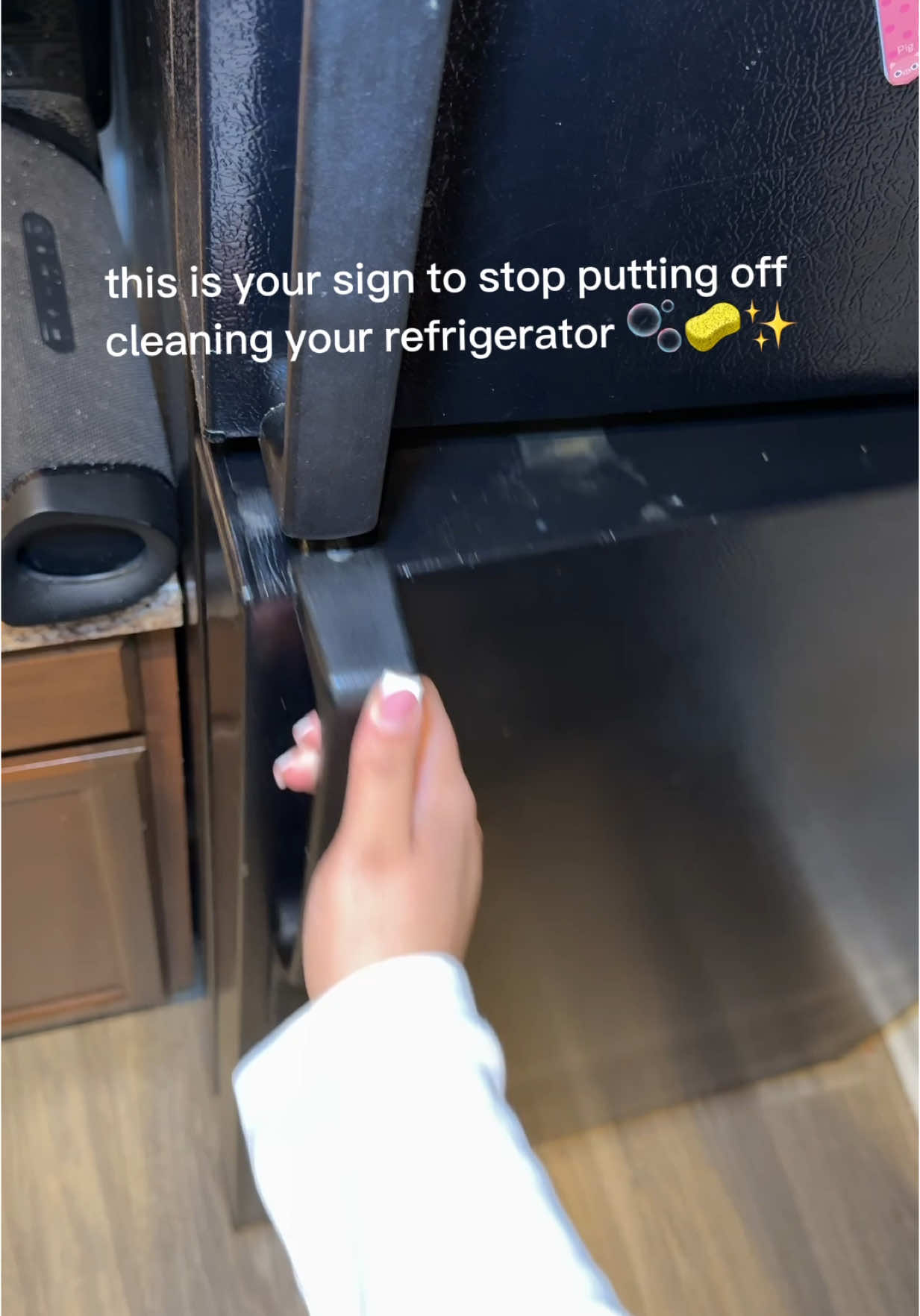 here’s your reminder to clean out your fridge & throw those leftovers out 🫶🏽 #sundayreset #fridgeorganization #refrigeratororganization #CleanTok @Mr.Clean @Clorox  