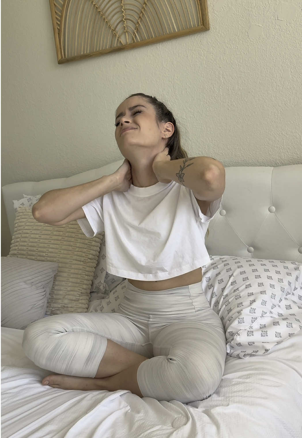 The Pillow Home Ergonomic pillow #thepillowhome #ergonomicpillow #sleep #neckpain #ugccreator 