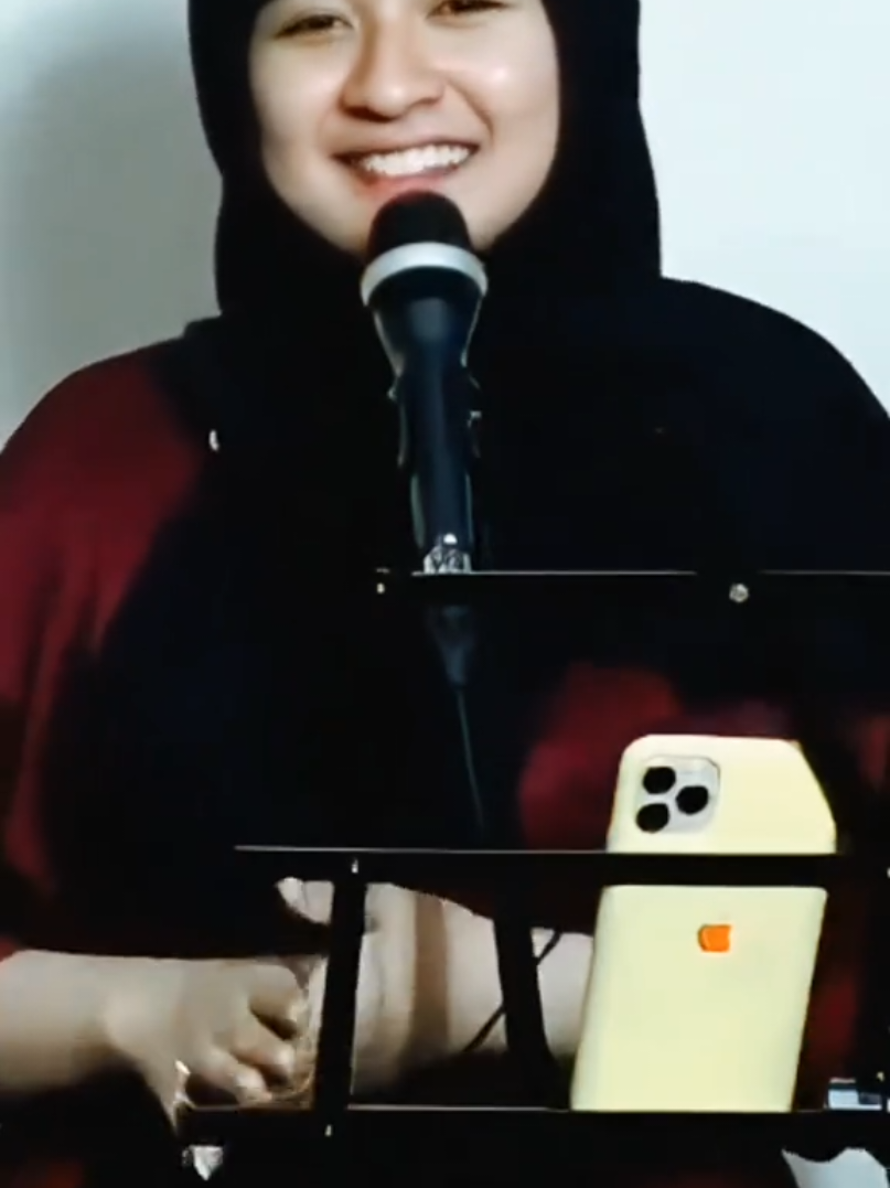 Butta Kalasukangku (Tanah Kelahiranku)  Cover Dila Resky #ancilaricci #lagumakassar #lagudaerah #lagumangkasara #dilaresky #kotadaeng #kotaangingmamiri #fyp #foryou 