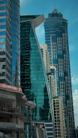 Stunning Views of Al Manara Tower, Dubai Skyline🇦🇪 #DubaiSkyline #BusinessBay #almanaratower #downtowndubai #Dubai #DubaiReels #Skyscraper #Architecture #UrbanExploration 
