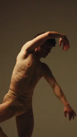 Oscurità e luce. Forza e delicatezza. Profondità e leggerezza. Oud of Roses è un incontro tra opposti, un dialogo sensoriale che lascia il segno. Scoprilo ora su http://mineperfumelab.com . Darkness and light. Strength and delicacy. Depth and lightness. Oud of Roses is a meeting of opposites, a sensory dialogue that leaves a mark. Discover it now at mineperfumelab.com